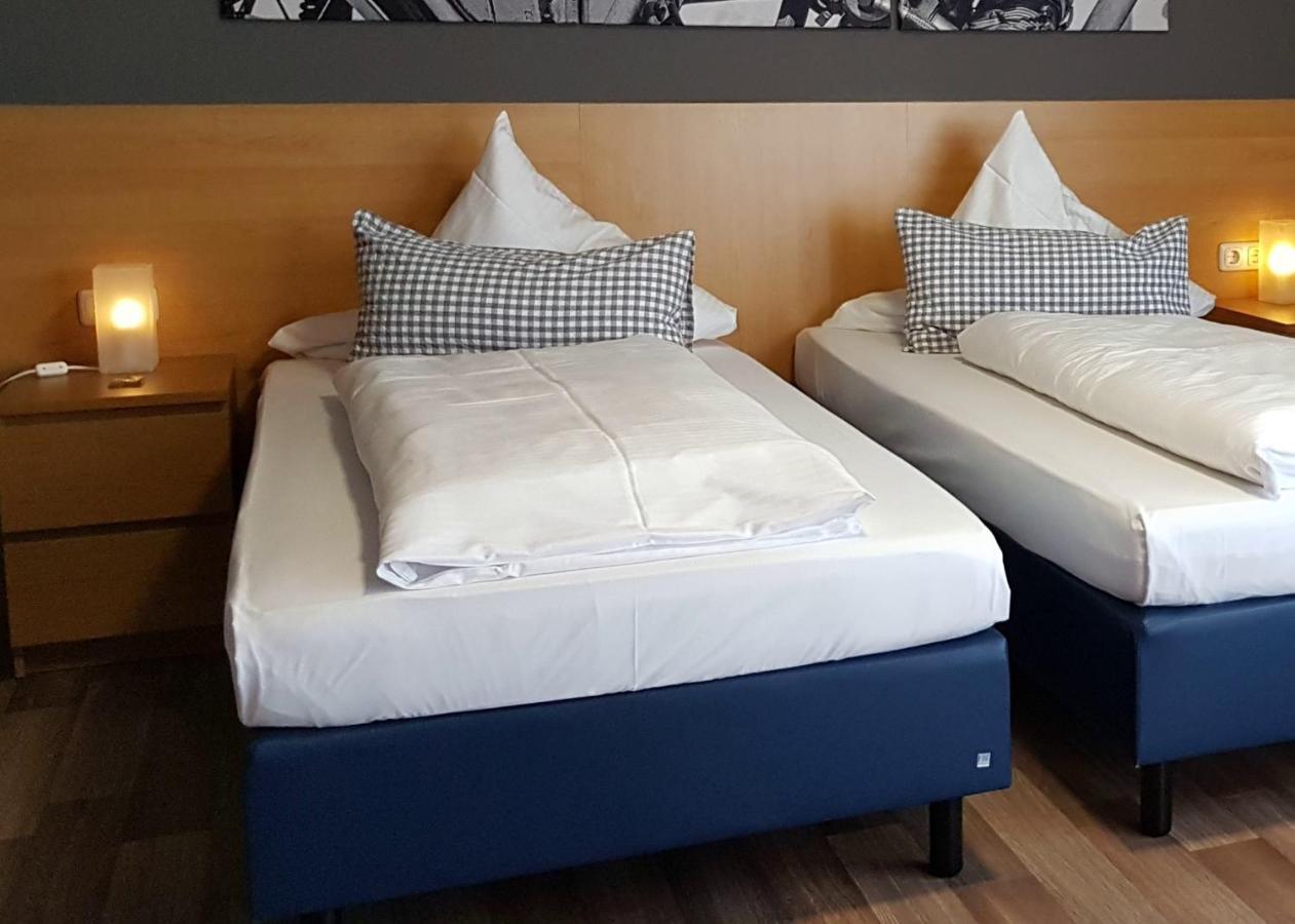 Hotel & Restaurant Huellen Barweiler エクステリア 写真