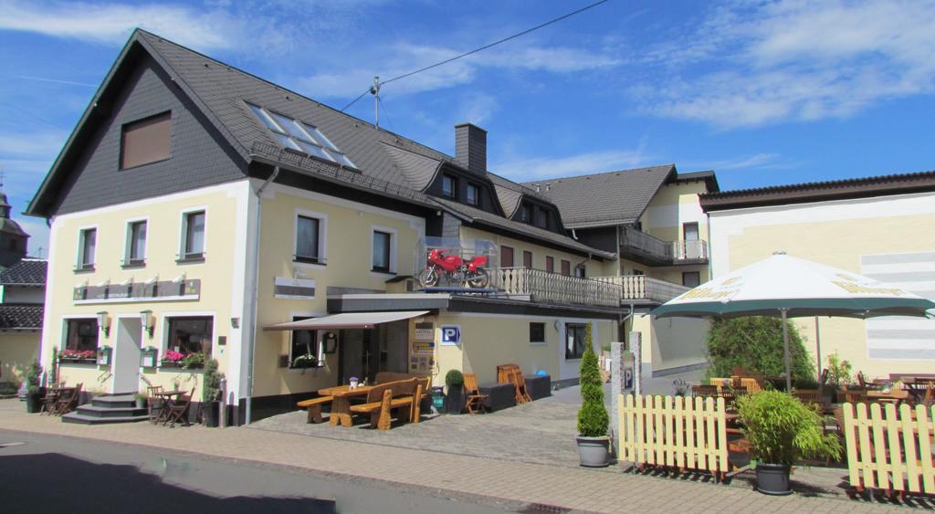 Hotel & Restaurant Huellen Barweiler エクステリア 写真