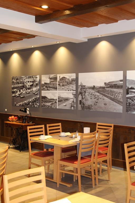 Hotel & Restaurant Huellen Barweiler エクステリア 写真