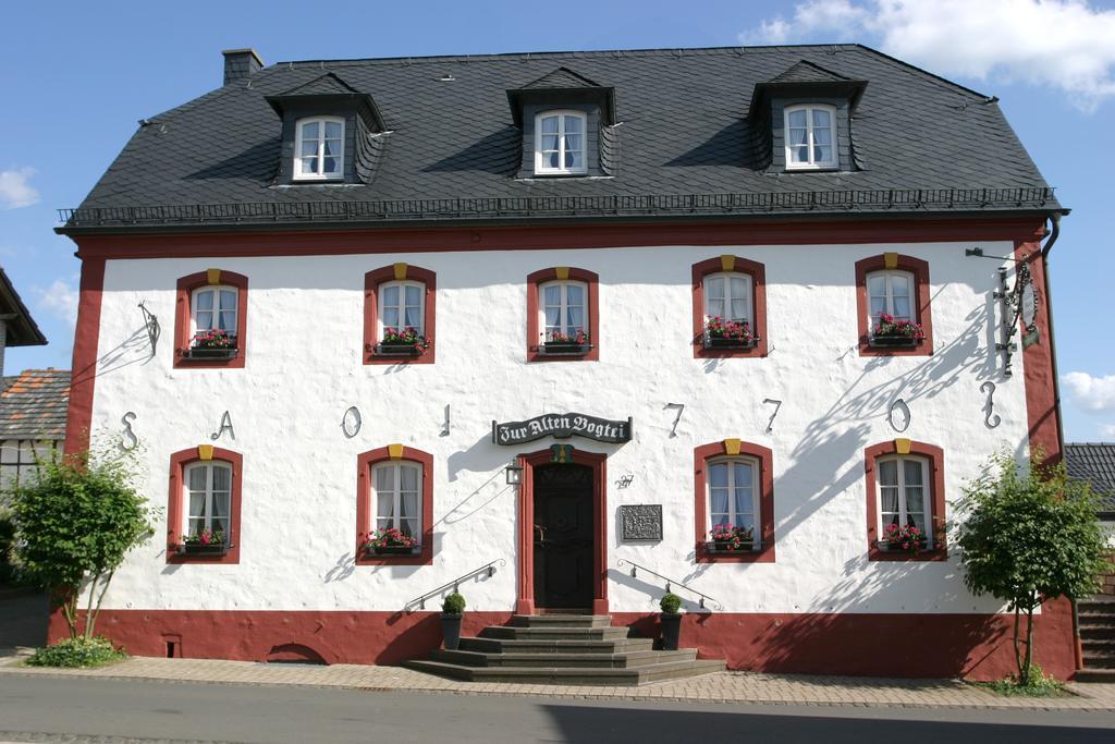 Hotel & Restaurant Huellen Barweiler エクステリア 写真