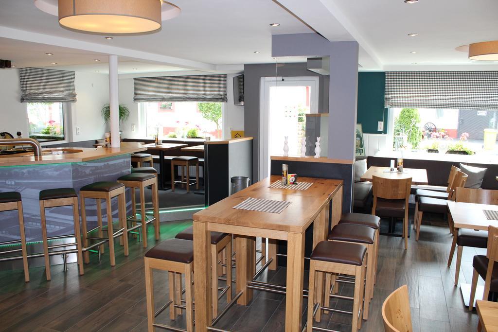Hotel & Restaurant Huellen Barweiler エクステリア 写真