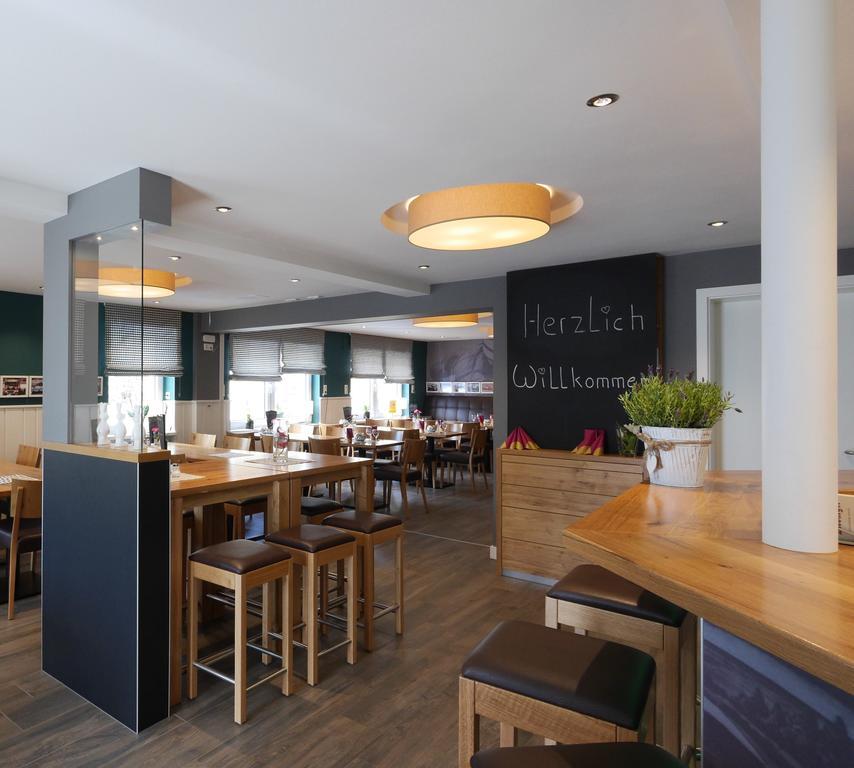 Hotel & Restaurant Huellen Barweiler エクステリア 写真