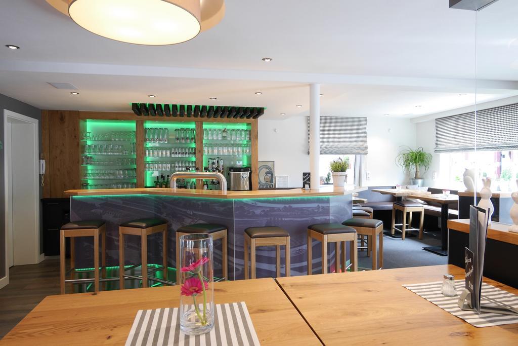 Hotel & Restaurant Huellen Barweiler エクステリア 写真