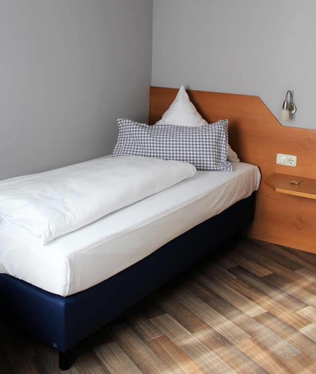 Hotel & Restaurant Huellen Barweiler エクステリア 写真